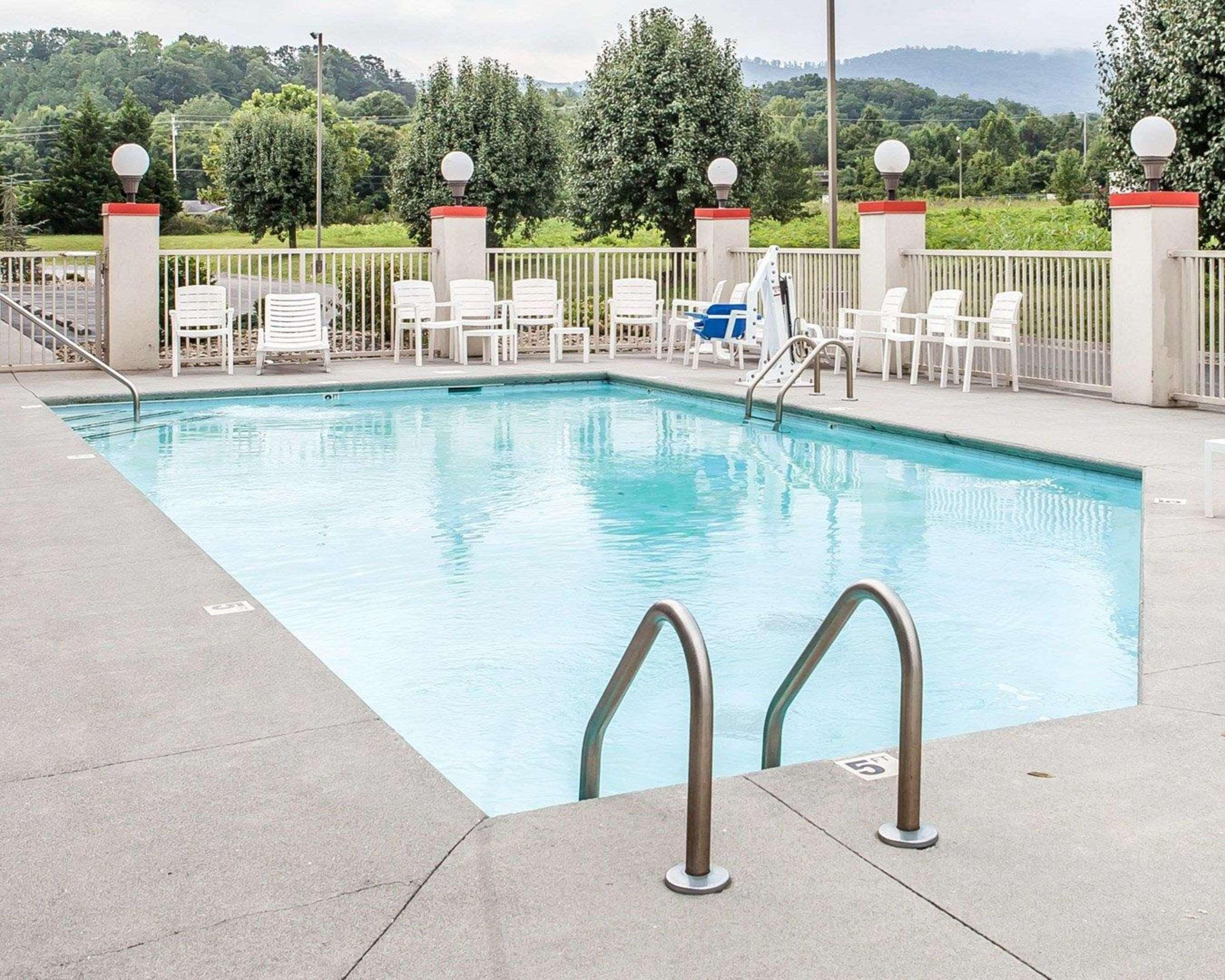 Econo Lodge Newport Exterior photo