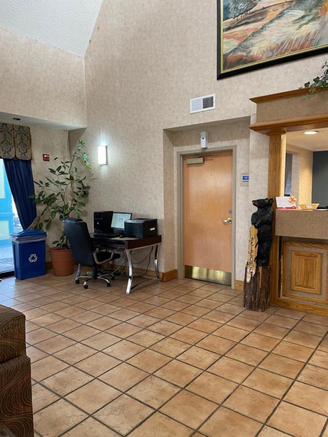 Econo Lodge Newport Exterior photo