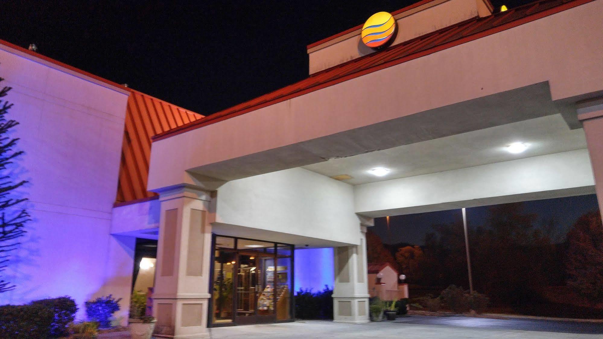 Econo Lodge Newport Exterior photo